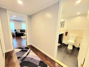 Interior - Beautiful 1-bedroom apartment - WALK to TRAIN - FREE PARKING (Valley Stream)