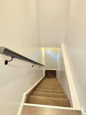 Interior - Beautiful 1-bedroom apartment - WALK to TRAIN - FREE PARKING (Valley Stream)