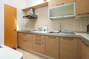 Fridge, microwave, oven, stovetop - Via San Benigno 5 - One Bedroom Apartment, Sleeps 4 (Milan)
