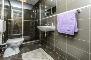 Hair dryer, towels - Countyside Retreat Six Bedroom Villa with Pool (Gruda)
