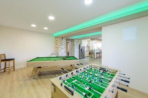 Games room - Countyside Retreat Six Bedroom Villa with Pool (Gruda)