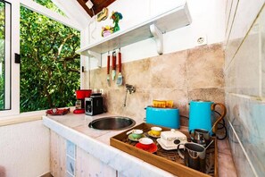Fridge, microwave, oven, stovetop - Family Four Bedroom Holiday Home with Pool (Mlini)