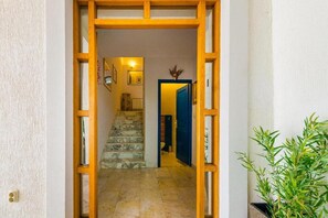 A hallway with a wooden frame, a staircase, and a potted plant. - Family Four Bedroom Holiday Home with Pool (Mlini)