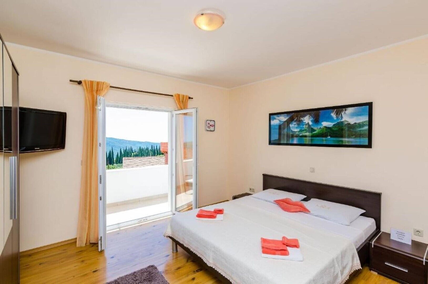 3 chambres, fer et planche à repasser, Wi-Fi, draps fournis