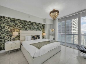 Iron/ironing board, travel cot, free WiFi, bed sheets - Icon Brickell - 42nd Fl - Oceanview - Spa Access (Miami)