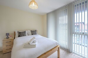 Room - Bright City Center 2BR Flat with Private Balcony (Birmingham)