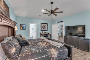 Room - Moondance Villa, an idyllic 3-bedroom hidden gem getaway in Lago Vista Texas (Lago Vista)