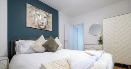 The Hove Retreat | Sleeps 10 | 4BR Coastal Escape