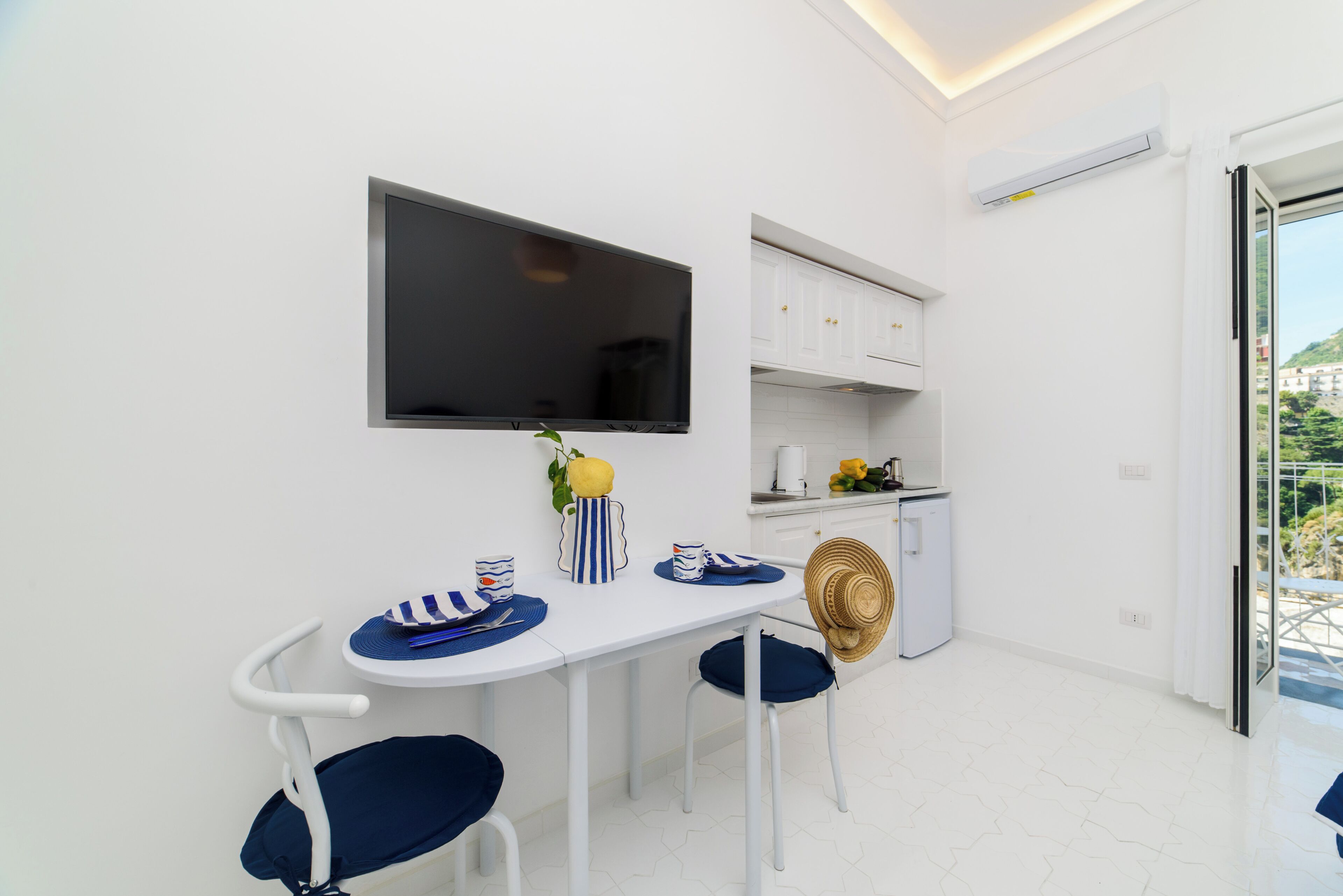 Apartment, Balcony, City View | Interior