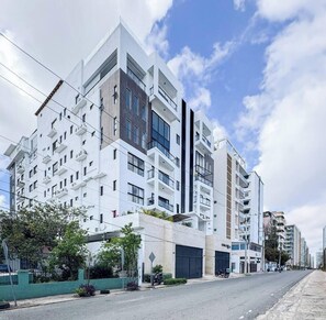 Exterior - ®{Coral~Park~Tower} @DowntownSD +Pool+Gym+Balcony (Santo Domingo)