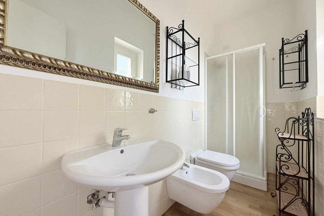 Dusche, Bidet, Handtücher