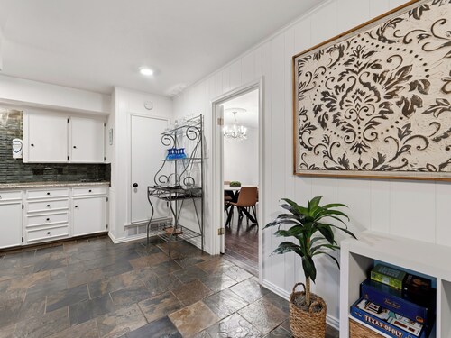 Large 2 Bed Lower Greenville Getaway (Right Side)