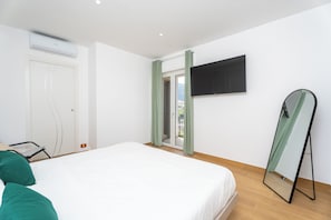 Apartemen, balkon, pemandangan kota | Setrika/meja setrika dan Wi-Fi gratis