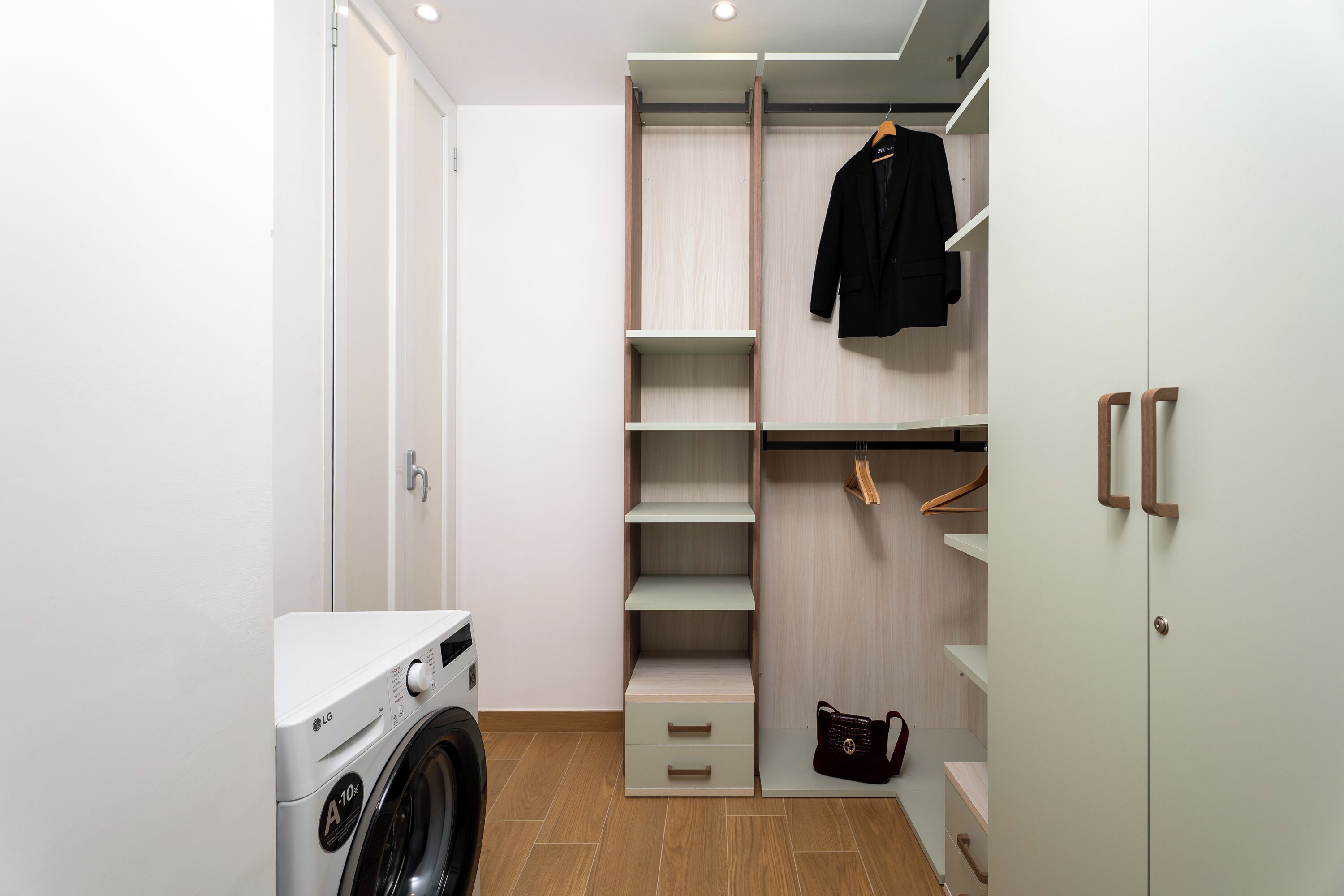 Apartment, Balcony, City View | Laundry
