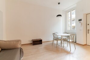 Interior - Bright and comfortable 49 square meters apartment, perfect for four people, located on the first floor of a tenement building (NO elevator).The property is located in a lively area with excellent connections to both the city center and the Centrale and G (Milan)