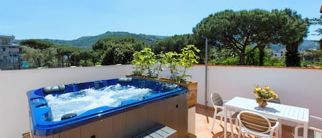 Penthouse, Partial Sea View | Private spa tub
