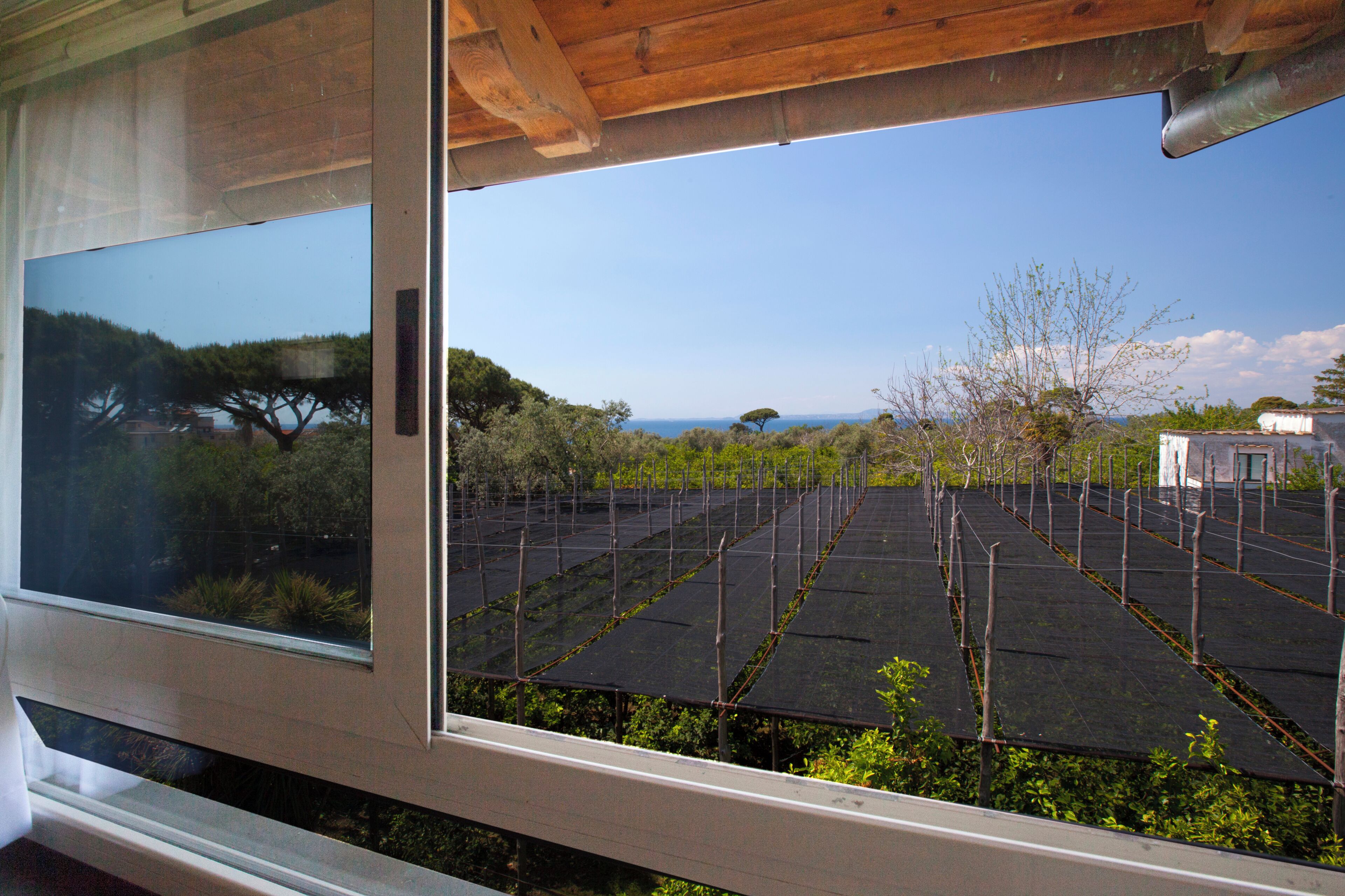 Ático, vistas parciales al mar | Interior