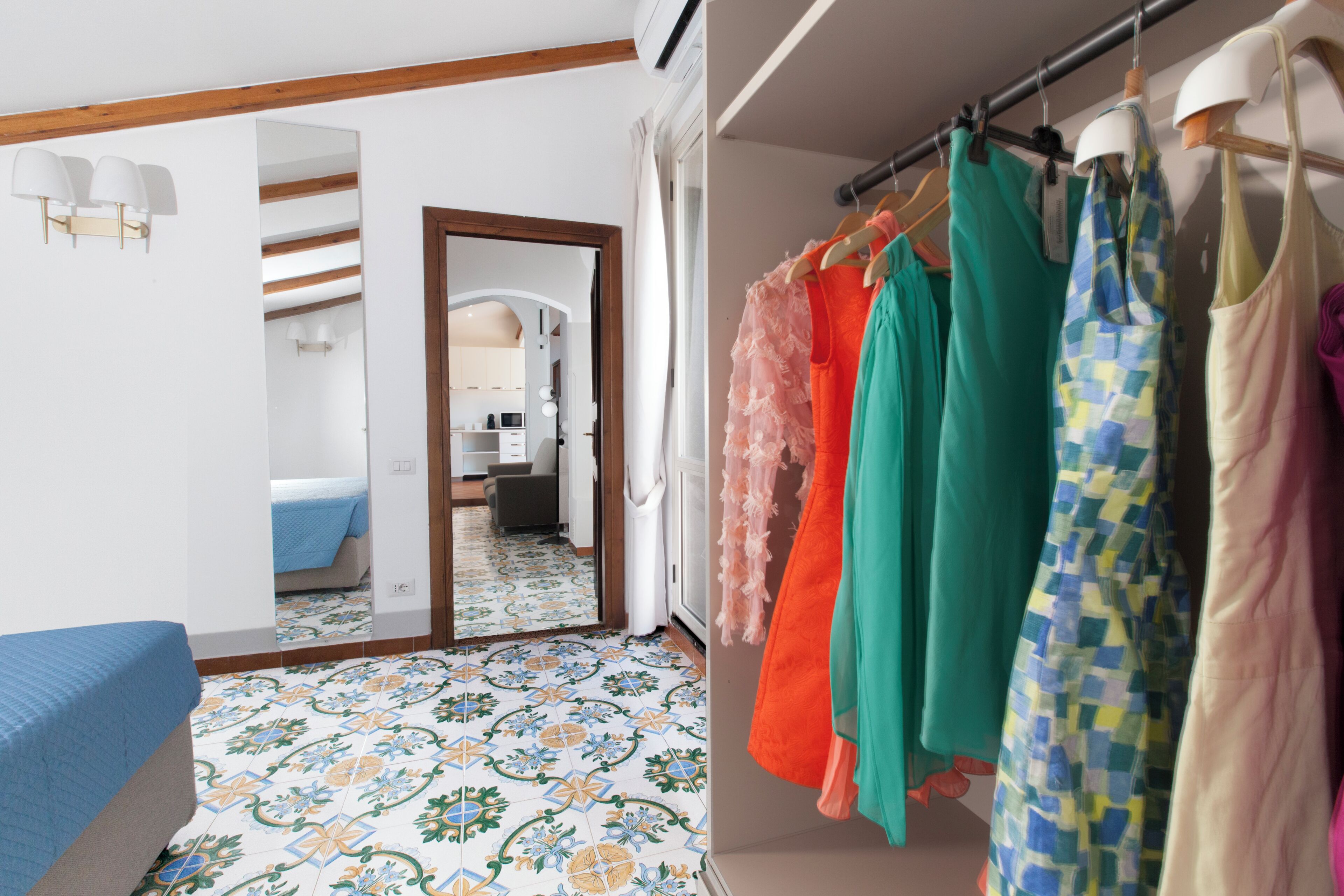 Ático, vistas parciales al mar