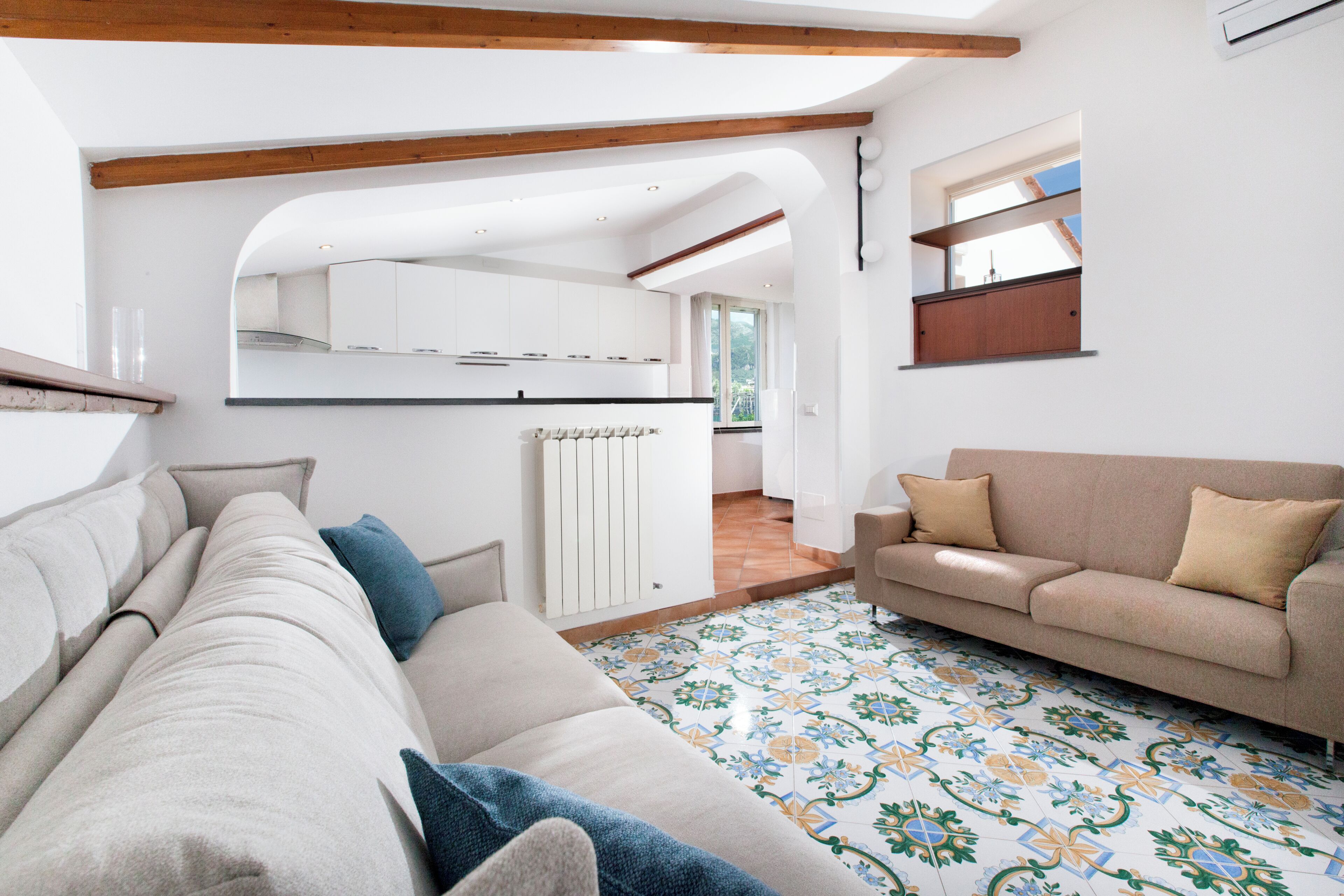 Ático, vistas parciales al mar | Zona de estar