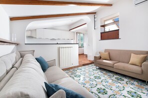 顶层房, 部分海景 | 起居区