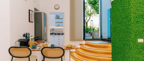 Deluxe Studio, Kitchen | Private kitchen