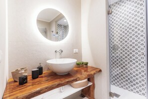 Deluxe Suite | Bathroom | Shower, hair dryer, towels, soap - YourHome - La Casa Nuova Room & Apt (Meta)