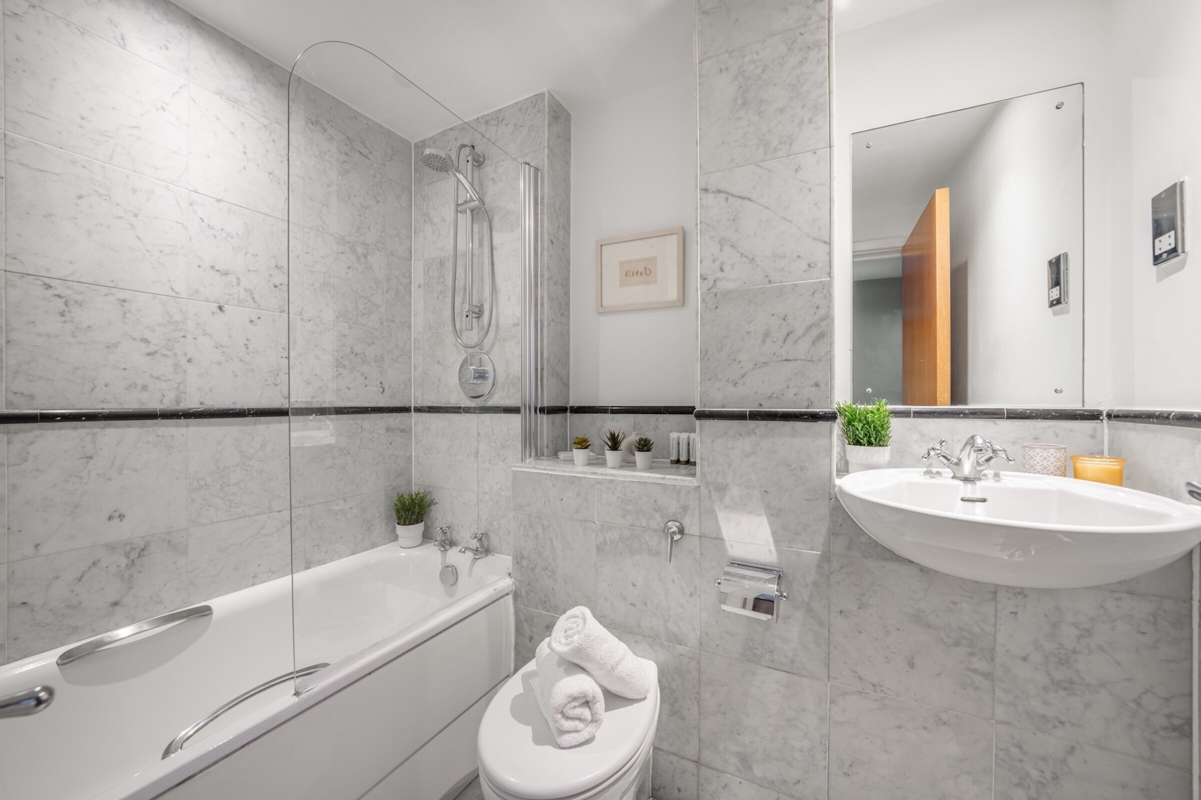 Căn hộ trung tâm thành phố, 1 giường đôi và sofa giường, không hút thuốc, quang cảnh thành phố | Phòng tắm