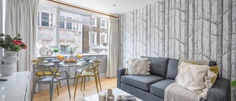 City Apartment, 1 Double Bed with Sofa bed, Non Smoking, City View | Living area | 40-inch Smart TV with satellite channels