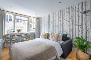 City Apartment, 1 Double Bed with Sofa bed, Non Smoking, City View - Cozy 1BR near Trafalgar Square (London)