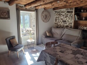 Living area - Holiday Home “La Maison De Marie” with Mountain View, Private Terrace and Wi-Fi (Saint-Léger de Peyre)