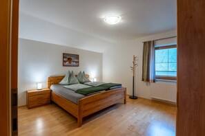 1 bedroom, travel cot, free WiFi, bed sheets - Weitblick Appartements - 1 (Bad Hofgastein)