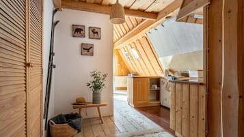 Deluxe Double Room, Balcony, Mountain View | Interior