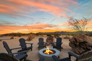Property grounds - Mojave Yurt: 25 Acres, Hot Tub, Pool & Stargazing (San Bernardino County)