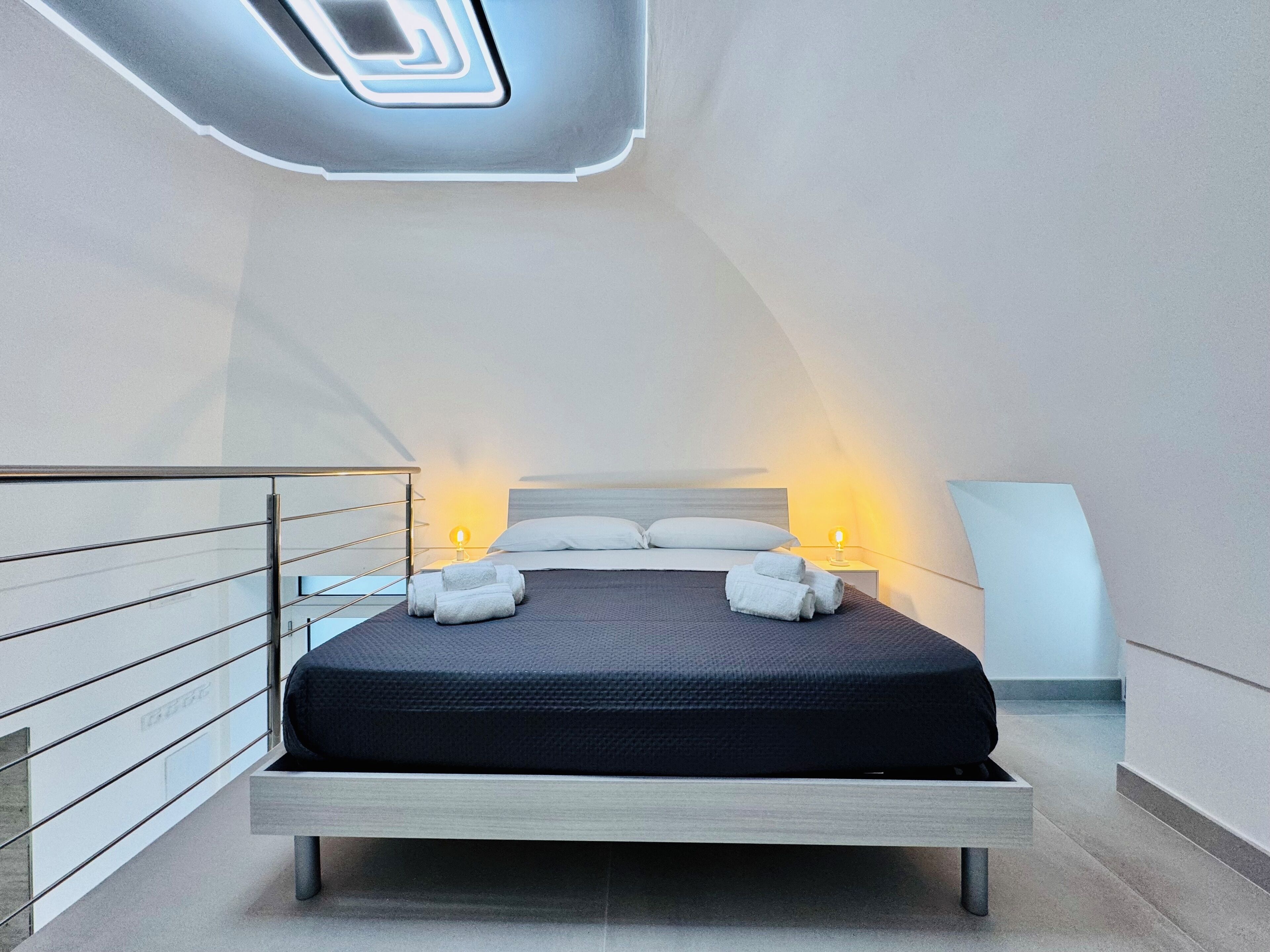 Duplex | Free WiFi