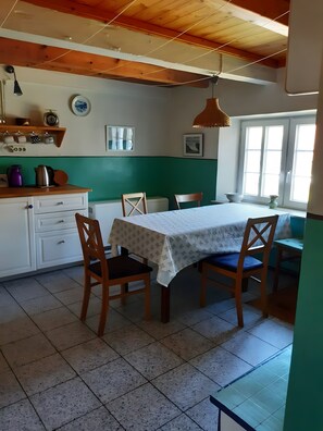 Dining - Holiday Home 'Ferienhaus Petersen' with Sea View, Shared Terrace and Wi-Fi (Langeneß)