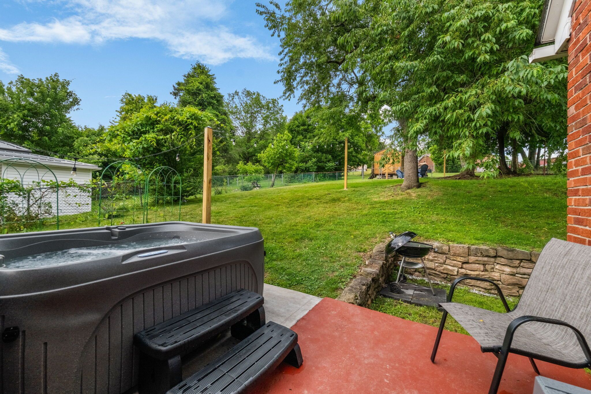Outdoor spa tub