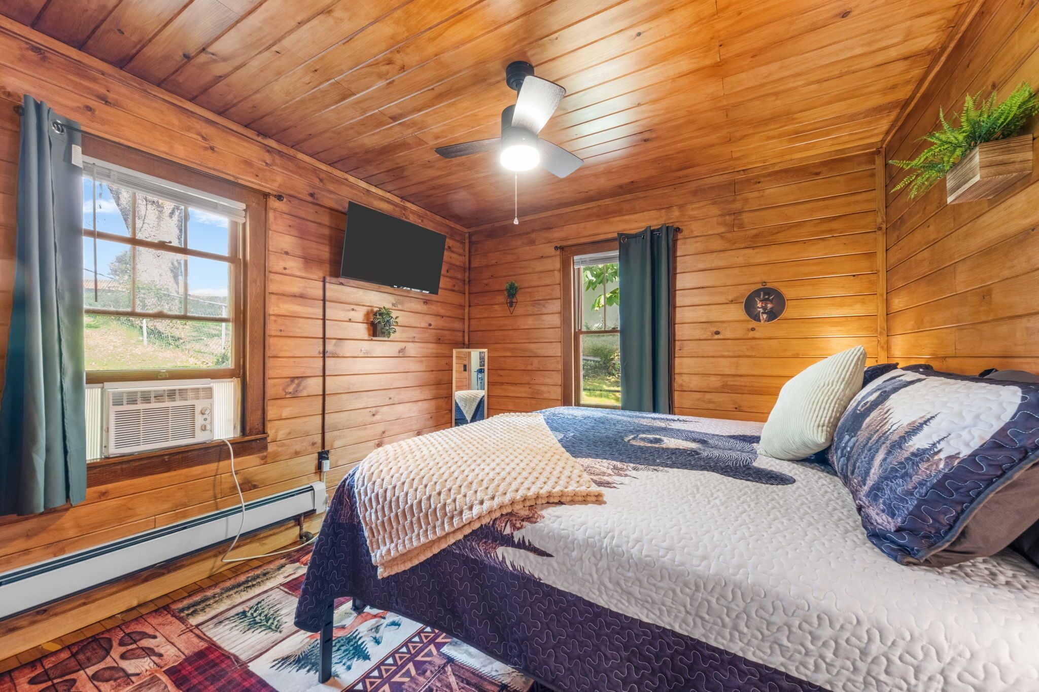 4 bedrooms, desk, iron/ironing board, free WiFi