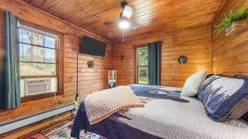 4 bedrooms, desk, iron/ironing board, free WiFi