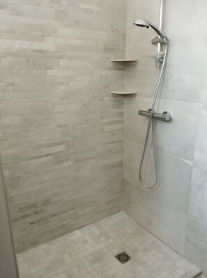 Shower, hair dryer - Beautiful Character House for 10 Guests with Large Private Pool (Lagardelle)