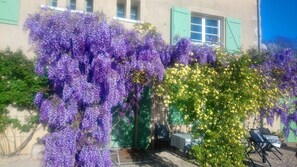 Terrace/patio - Beautiful Character House for 10 Guests with Large Private Pool (Lagardelle)