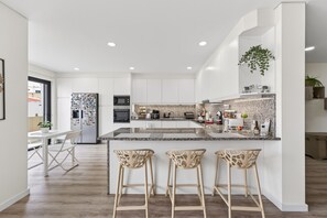 Fridge, microwave, oven, dishwasher - Cabine Apartment | 3 bedrooms | Quarteira (Quarteira)