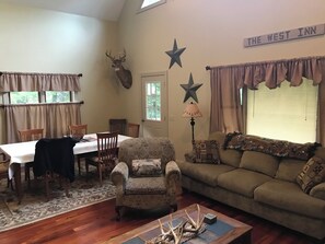 Living area - Charming 2-bedroom, 1-bathroom home in Carroll,NH located on 7 acres White Mtns (Carroll)