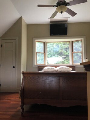 Room - Charming 2-bedroom, 1-bathroom home in Carroll,NH located on 7 acres White Mtns (Carroll)