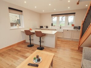 Dishwasher, cookware/dishes/utensils - The Gate House Annexe (Cockermouth)