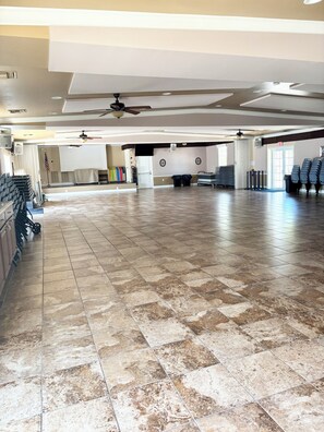 Interior - Central located cozy cabin with resort amenities (Naples)