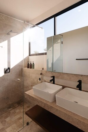 Shower, hair dryer, towels, shampoo - 4BR Luxury Villa with Private Pool & Concierge (Tulum)