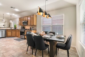 Dining - Sleek 3BR Houston Home, Central, Med Center & NRG (Houston)