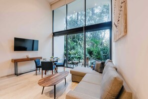 TV, offices - Mistiq Temple 2 – Boho 1BR Jungle Loft in Tulum (Tulum)