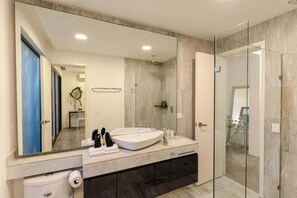 Shower, hair dryer, towels, shampoo - Black House | Spacious 3BR Retreat in Aldea Zama (Tulum)