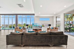 Living area - 5 Minutes to 3 Beaches ~ 5BR 5.5BA ~ Villa LUMA by SunStays (Noord)